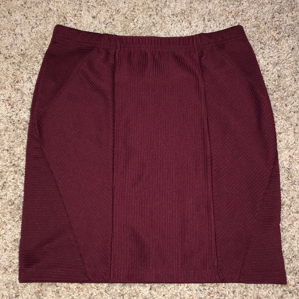 Maroon mini skirt forever 21